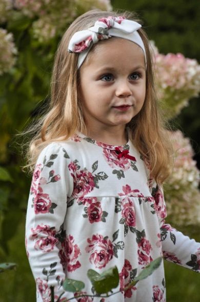 Vestido de flores para niña rubia 3 años