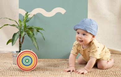 Mono ocre para bebé 4 meses